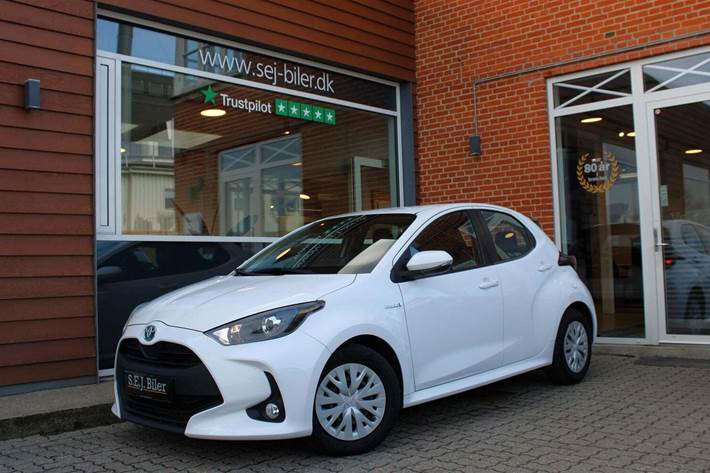 Hvid Toyota Yaris fra 2020