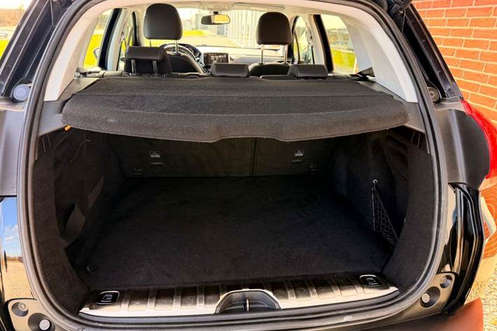 Sort Peugeot 2008 fra 2016