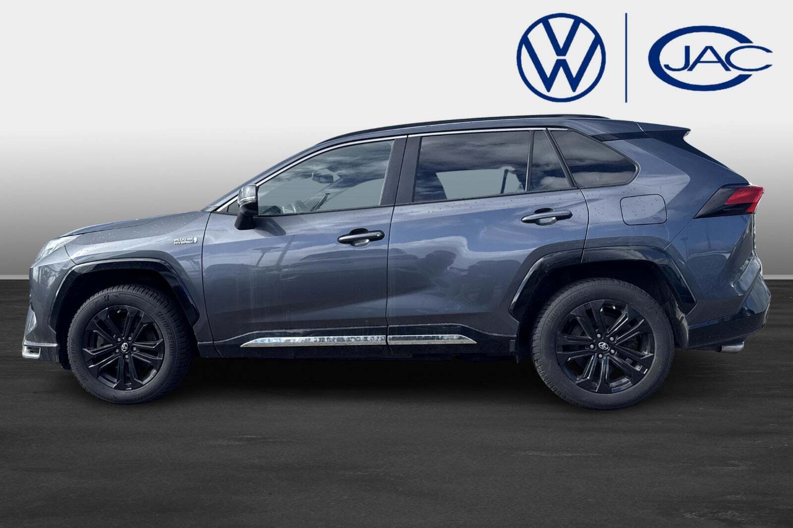 Grå Toyota RAV4 fra 2022