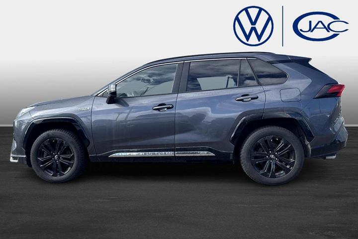 Grå Toyota RAV4 fra 2022