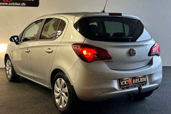 Sølv Opel Corsa fra 2019