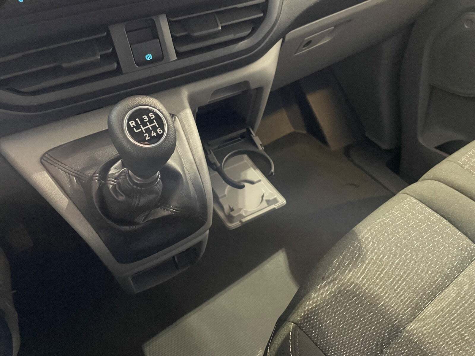 Hvid Ford Transit Custom 320 L2 fra 2024