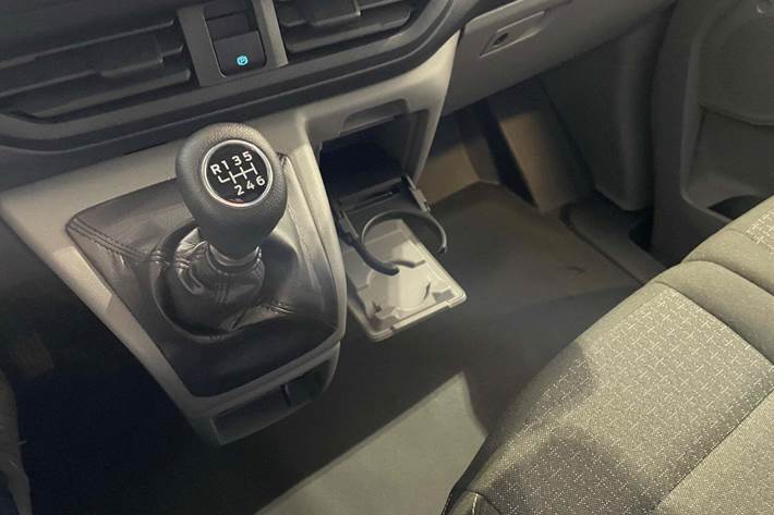 Hvid Ford Transit Custom 320 L2 fra 2024