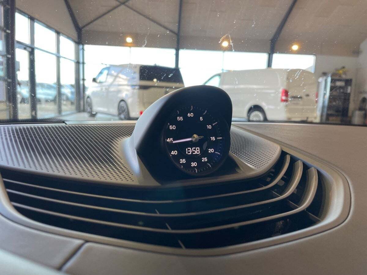 Sort Porsche Taycan Turbo fra 2022