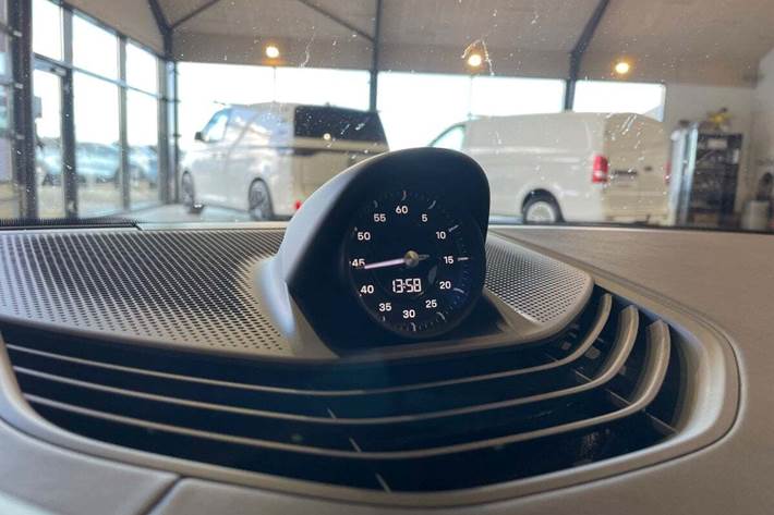 Sort Porsche Taycan Turbo fra 2022