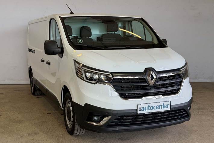 Hvid Renault Trafic fra 2023