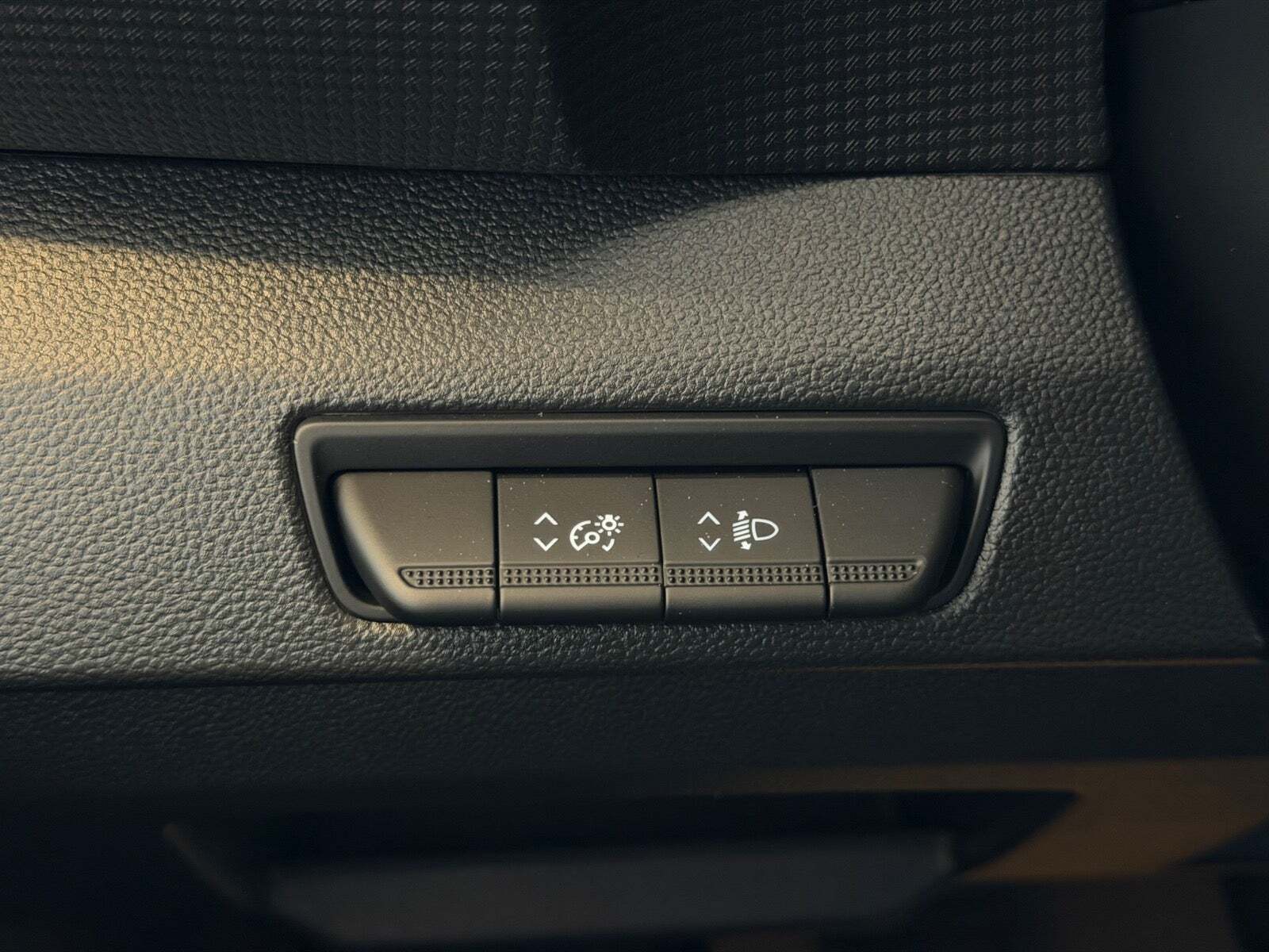 Hvid Renault Trafic fra 2023