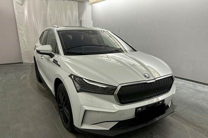 Hvid Skoda Enyaq fra 2022