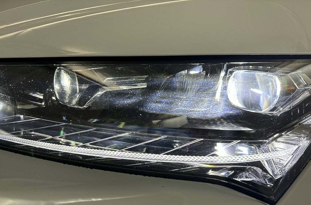 Hvid Skoda Enyaq fra 2022