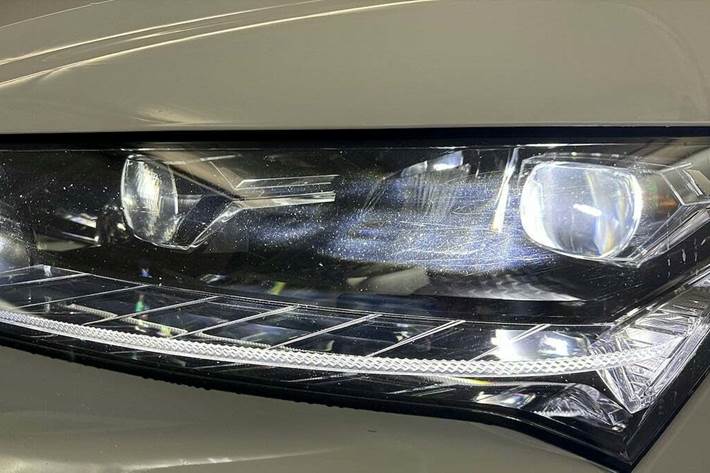 Hvid Skoda Enyaq fra 2022