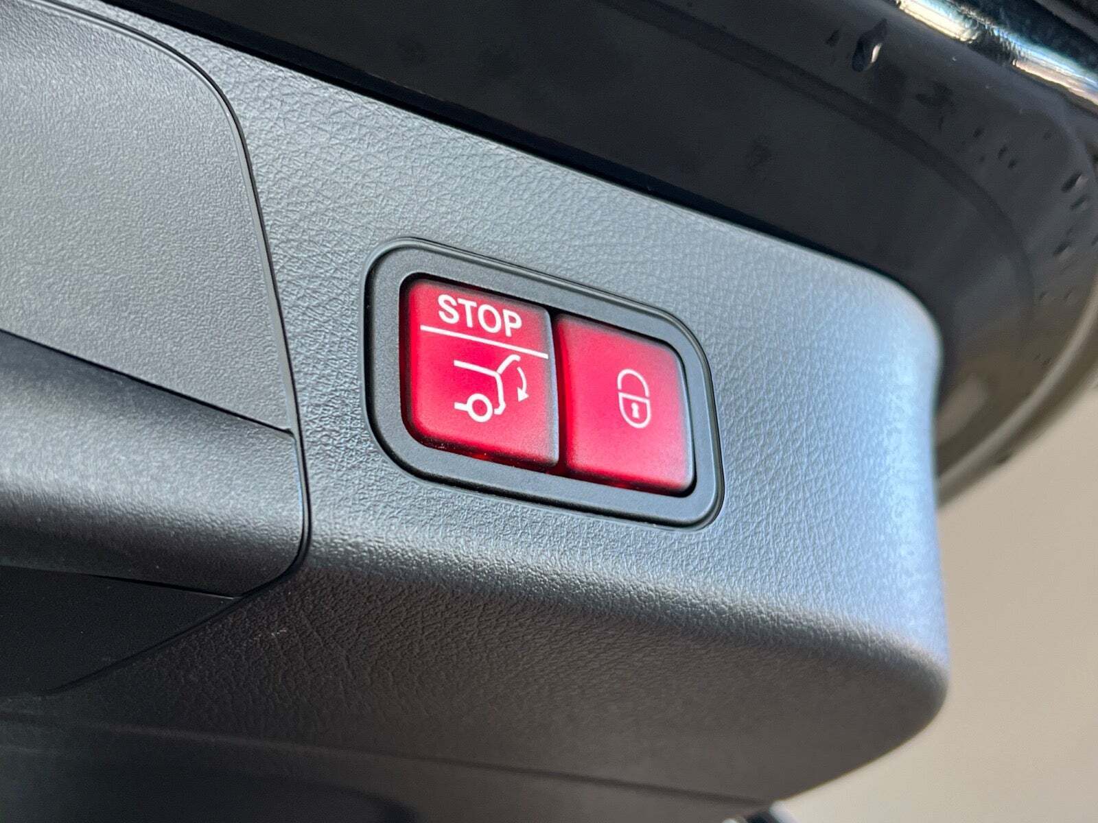 Sort Mercedes EQB250 fra 2023