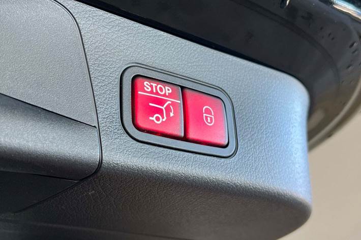 Sort Mercedes EQB250 fra 2023