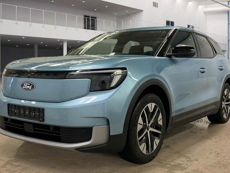 Ford Explorer 77 Select Extended Range