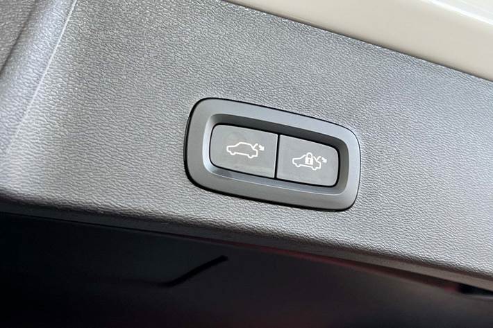 Hvid Volvo XC40 fra 2024