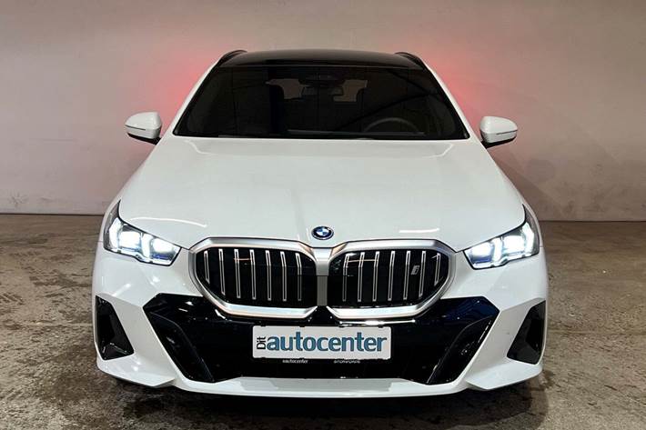 Hvid BMW i5 fra 2025