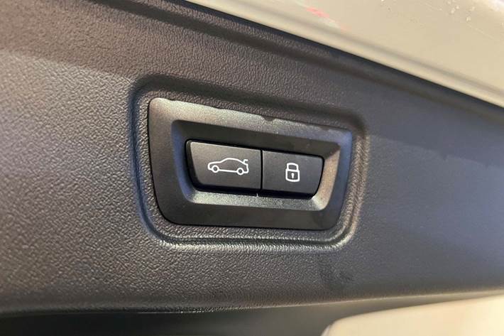 Hvid BMW i5 fra 2025