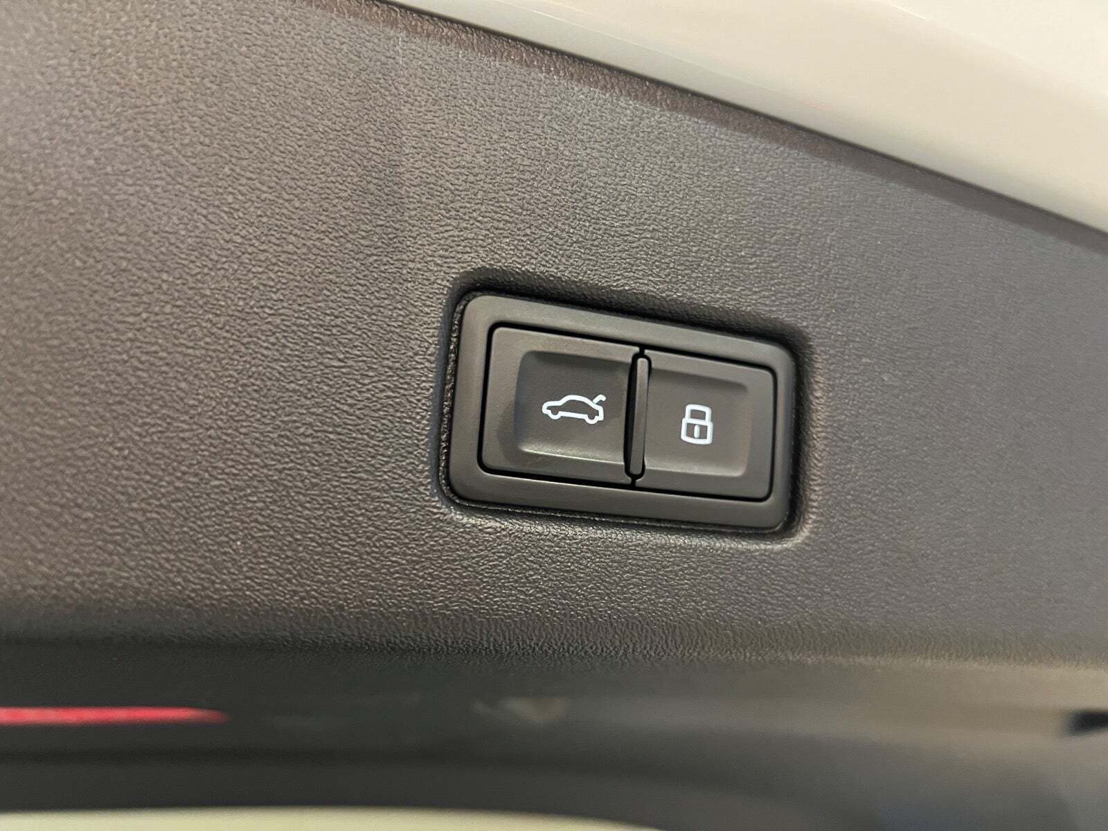 Hvid Audi Q4 e-tron fra 2023