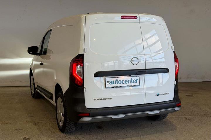 Hvid Nissan Townstar fra 2023