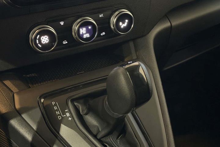 Hvid Nissan Townstar fra 2023