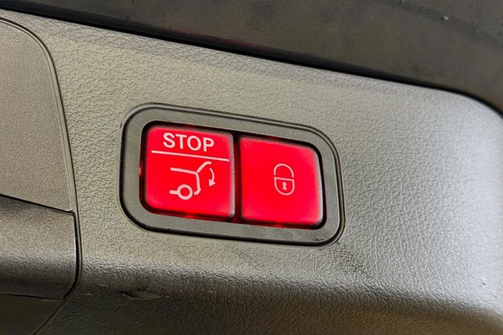 Blå Mercedes EQB250+ fra 2023