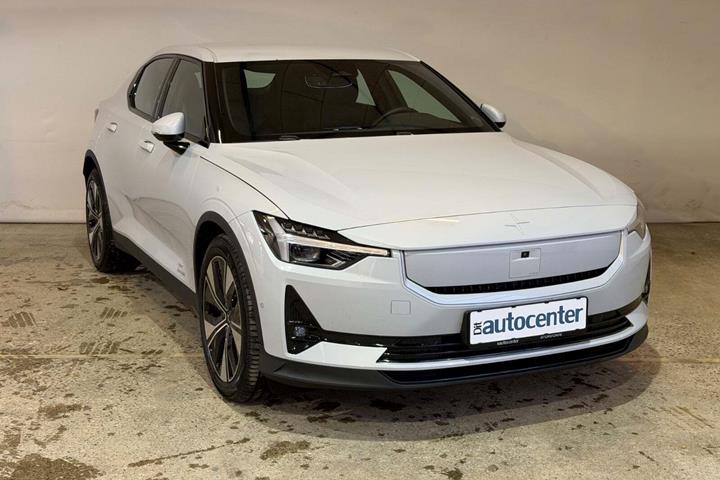 Hvid Polestar 2 fra 2024 set udefra