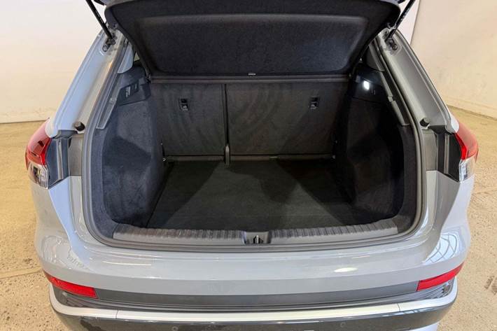 Grå Audi Q4 e-tron fra 2022