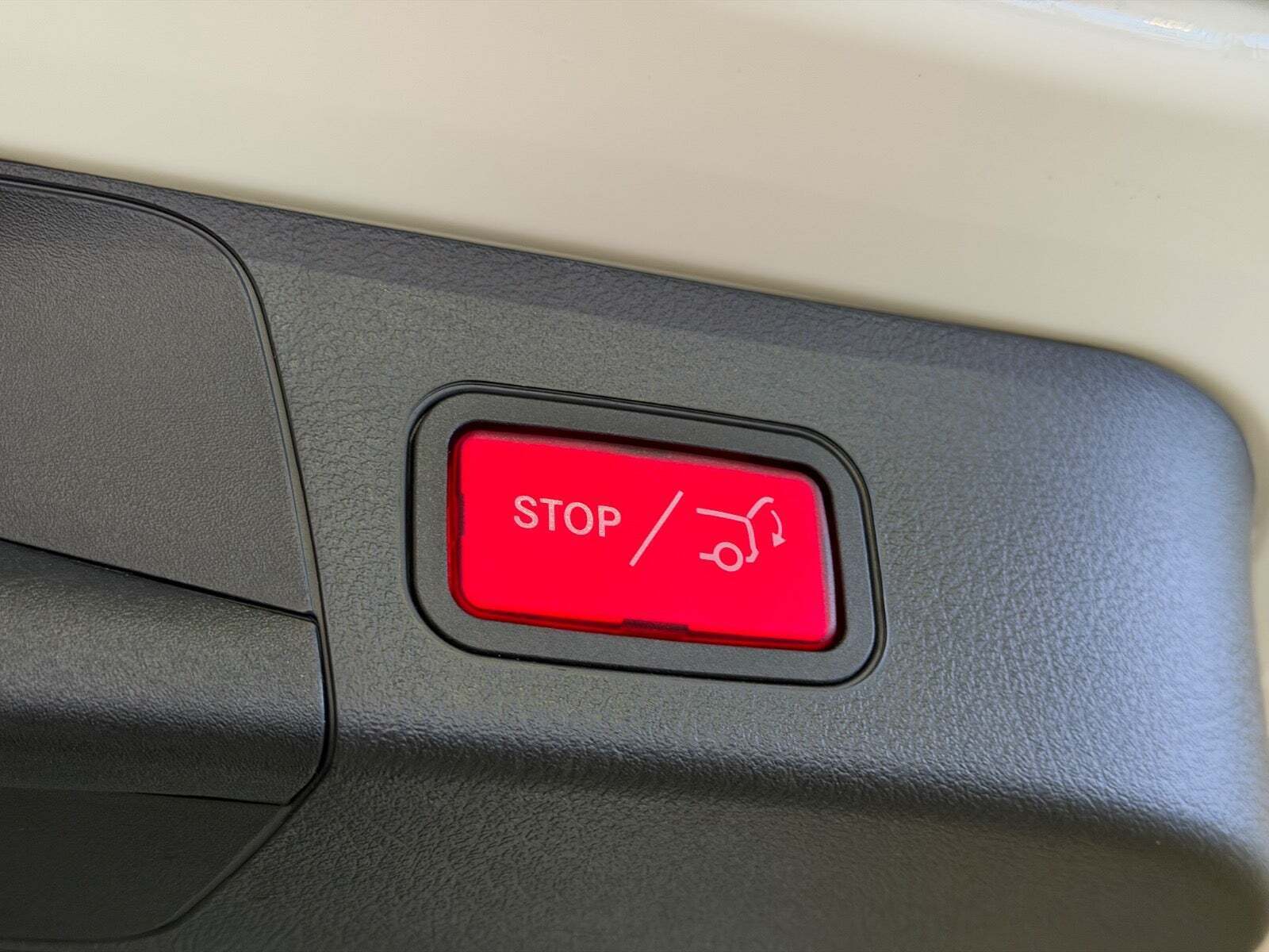 Hvid Mercedes EQB300 fra 2022