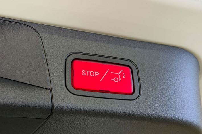 Hvid Mercedes EQB300 fra 2022