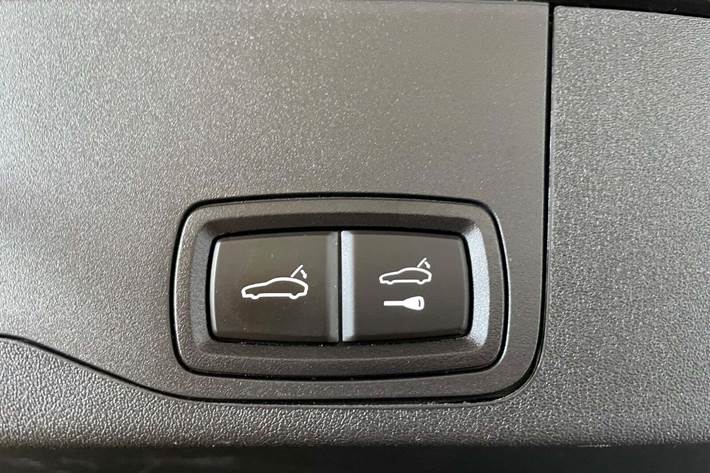 Sort Porsche Taycan Turbo fra 2022