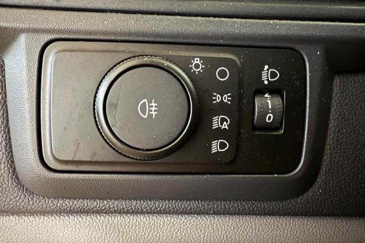 Grå Ford Transit Custom 320 L1 fra 2024