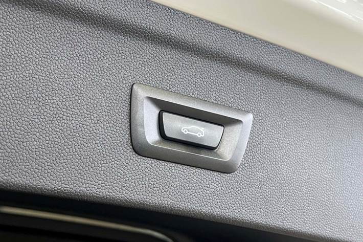 Hvid BMW iX fra 2022