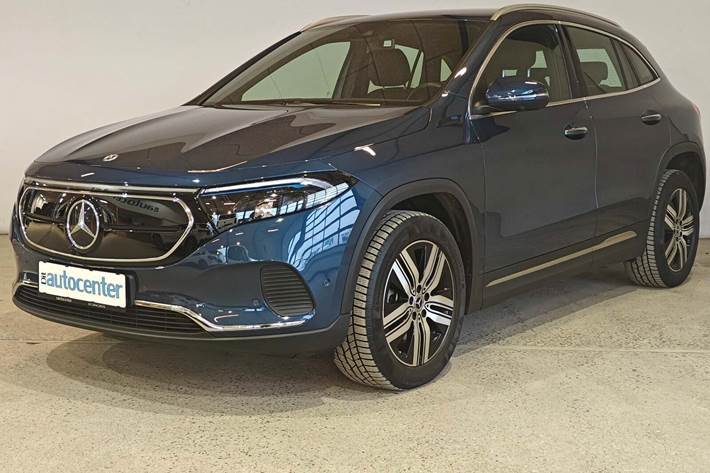 Blå Mercedes EQA250 fra 2022