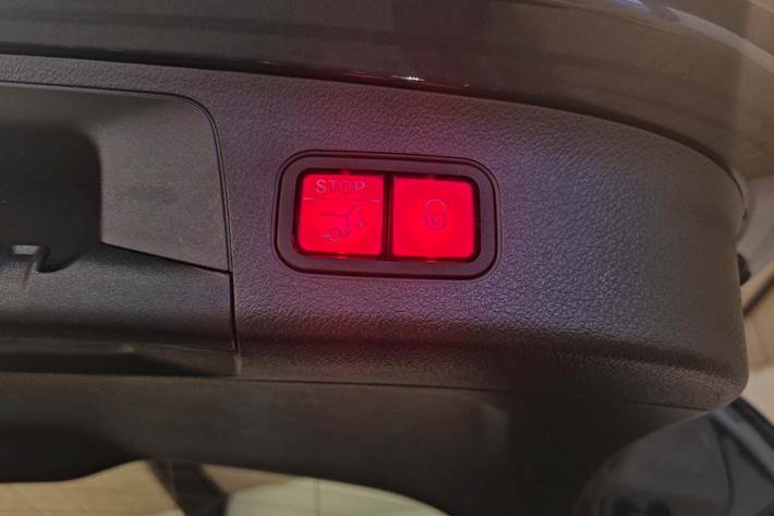 Blå Mercedes EQA250 fra 2022