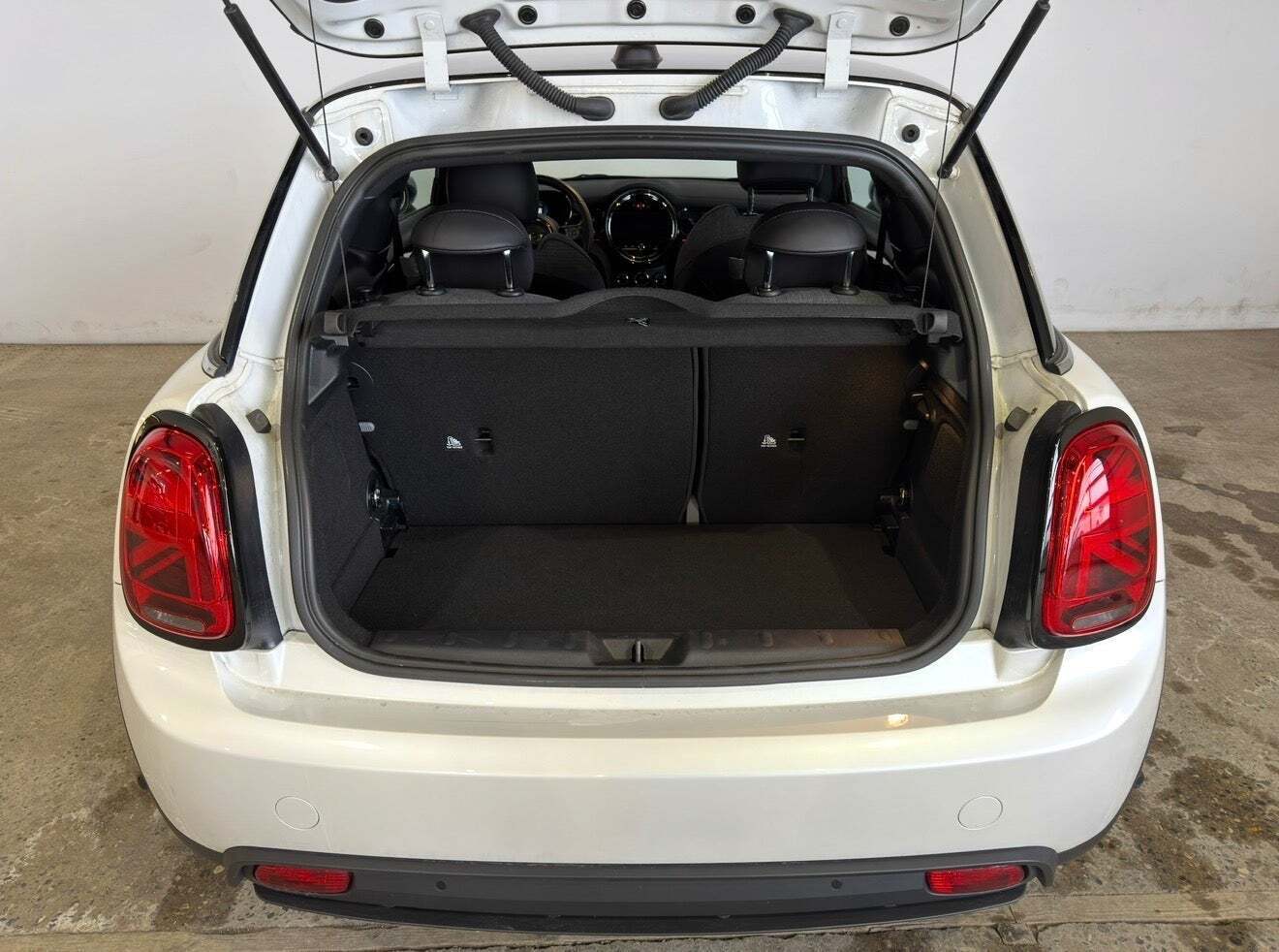 Hvid Mini Cooper SE fra 2024