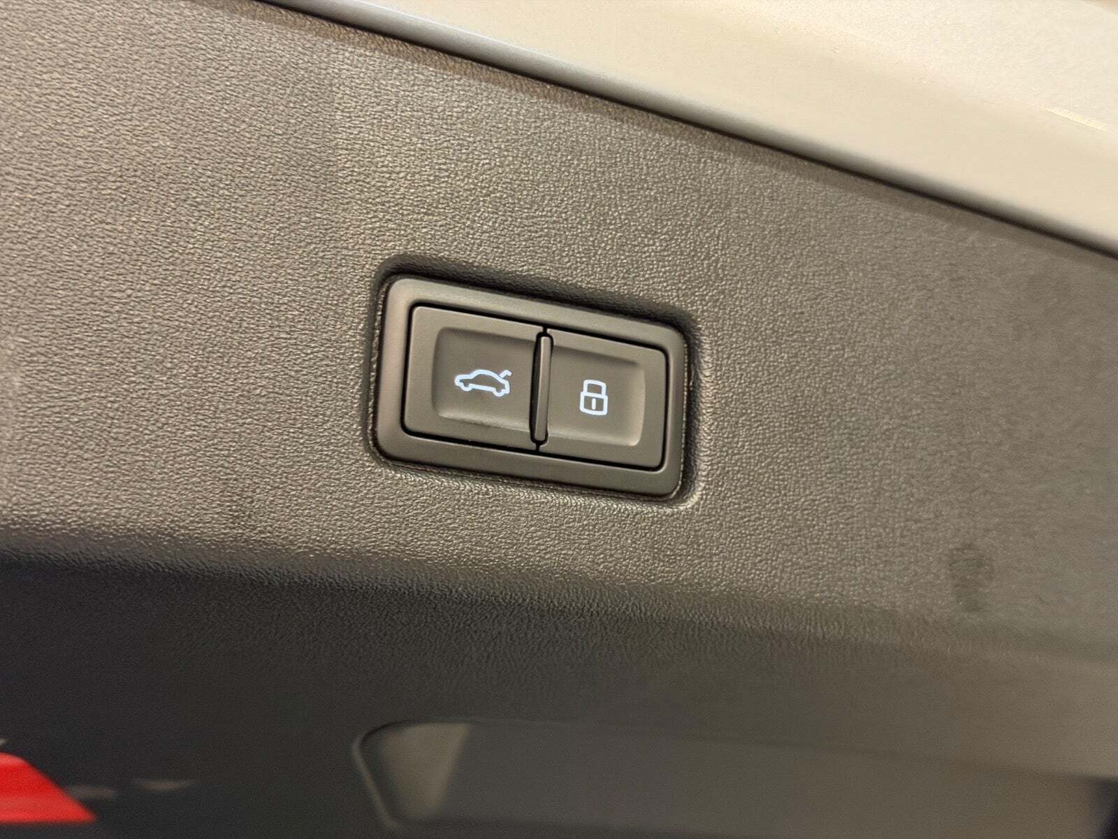 Sølv Audi Q4 e-tron fra 2023