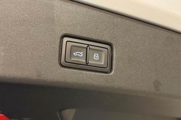 Sølv Audi Q4 e-tron fra 2023