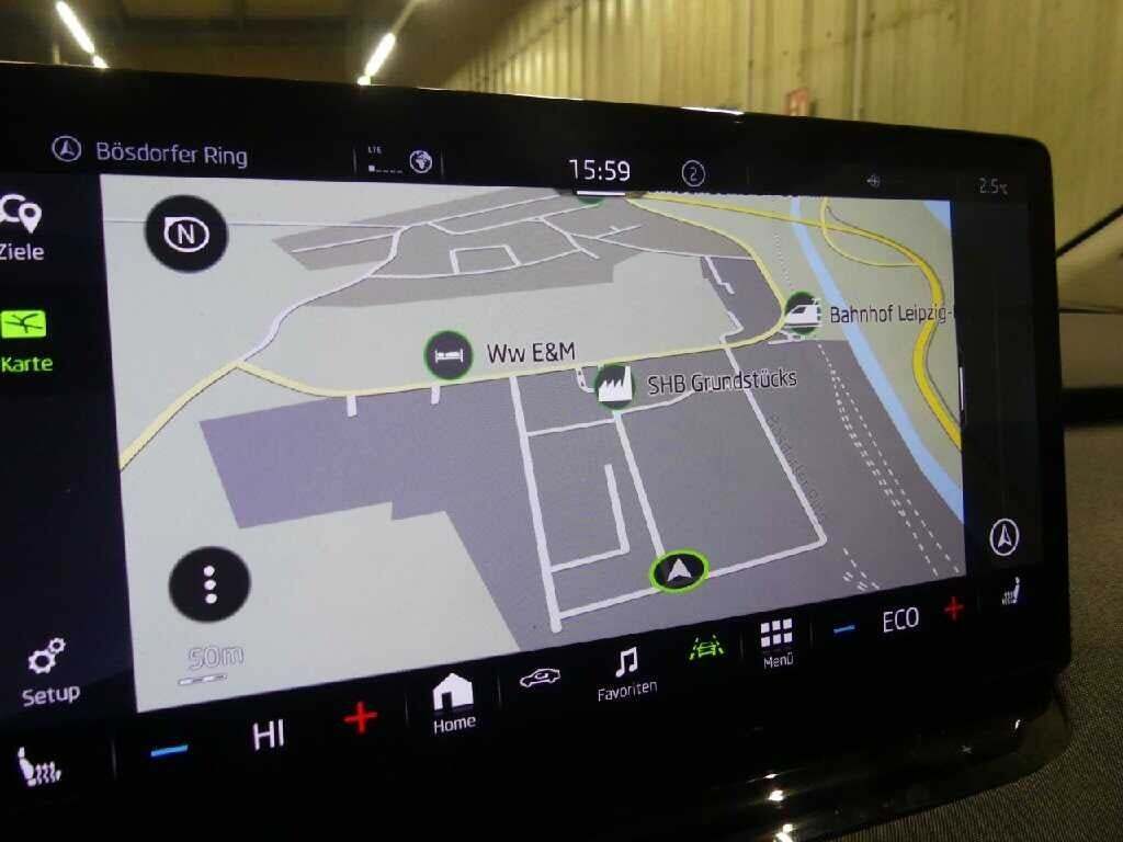 Hvid Skoda Enyaq fra 2022