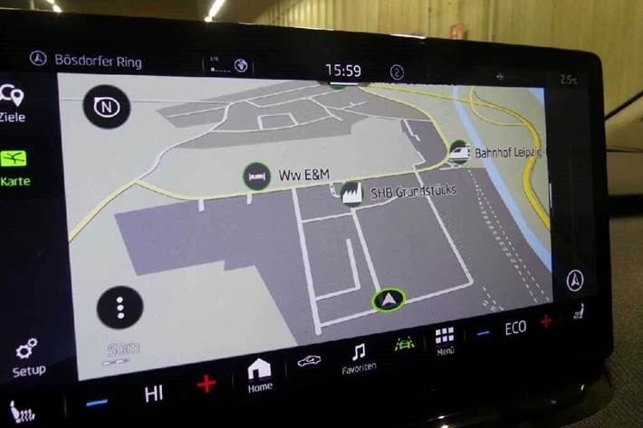 Hvid Skoda Enyaq fra 2022