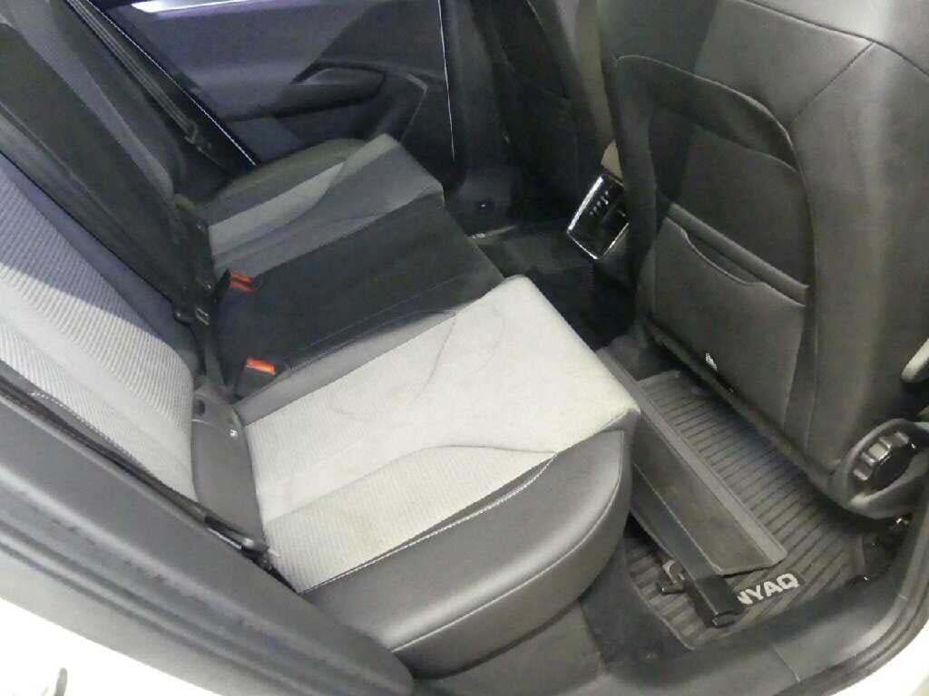 Hvid Skoda Enyaq fra 2022