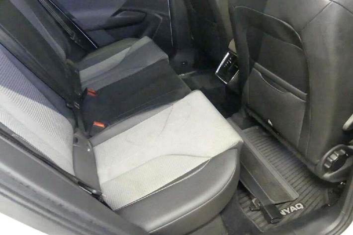 Hvid Skoda Enyaq fra 2022