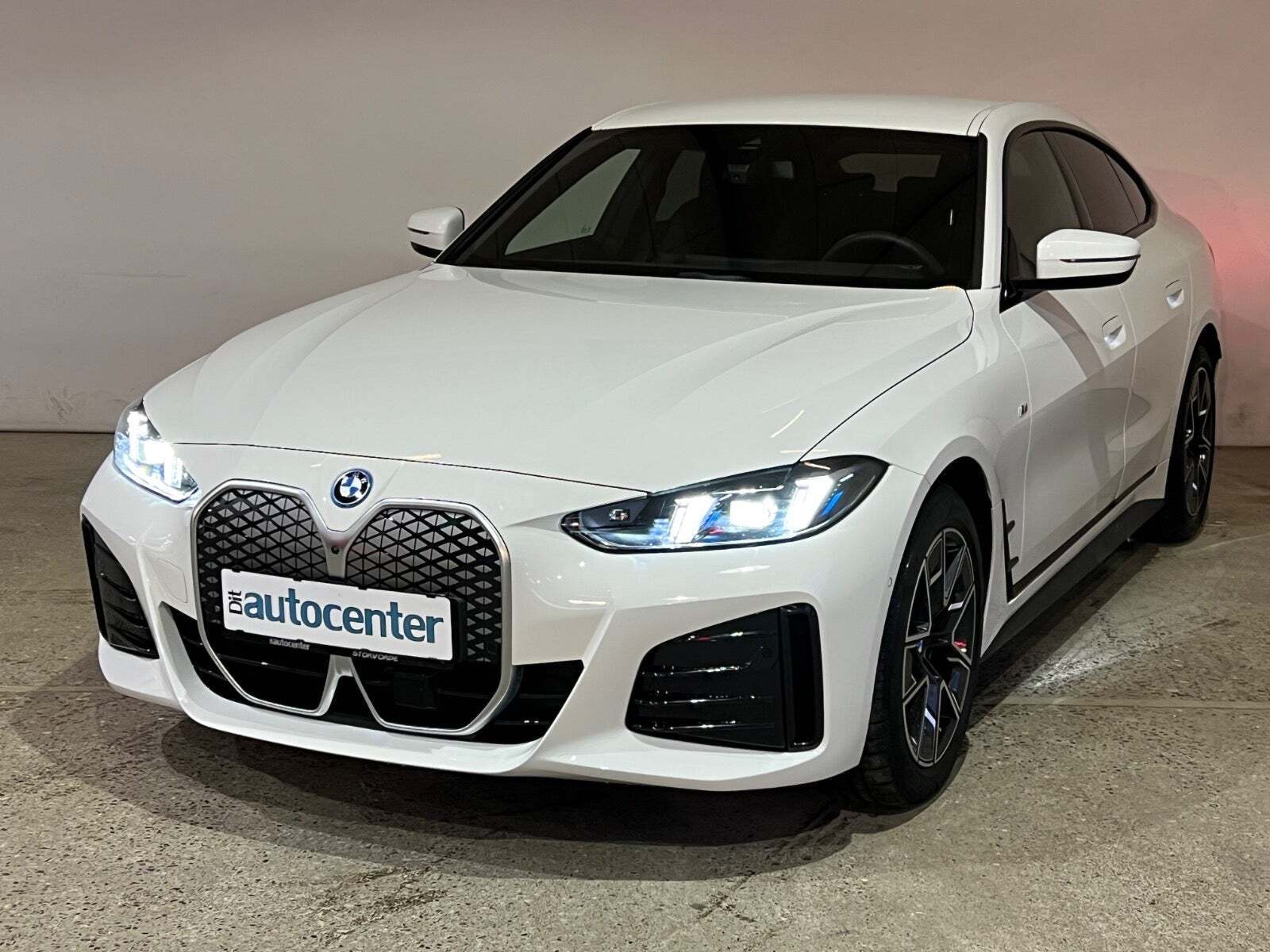 Hvid BMW i4 fra 2025