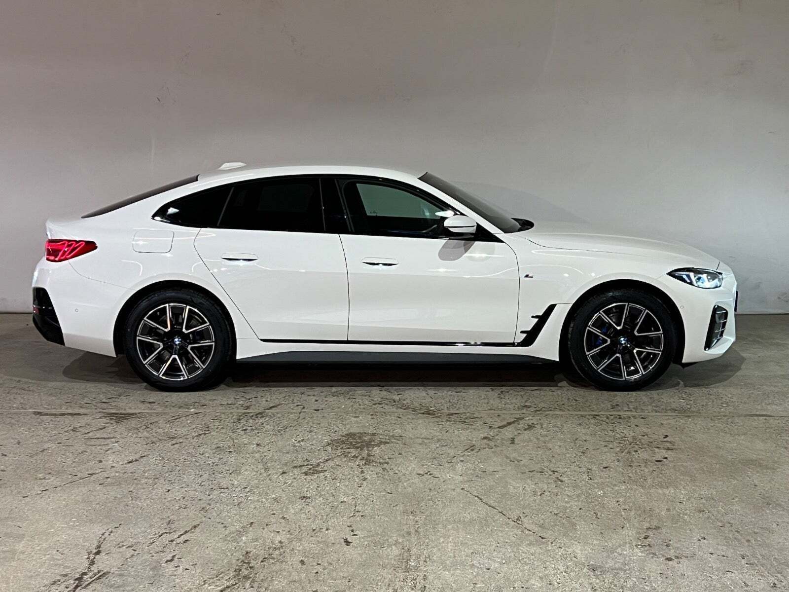Hvid BMW i4 fra 2025