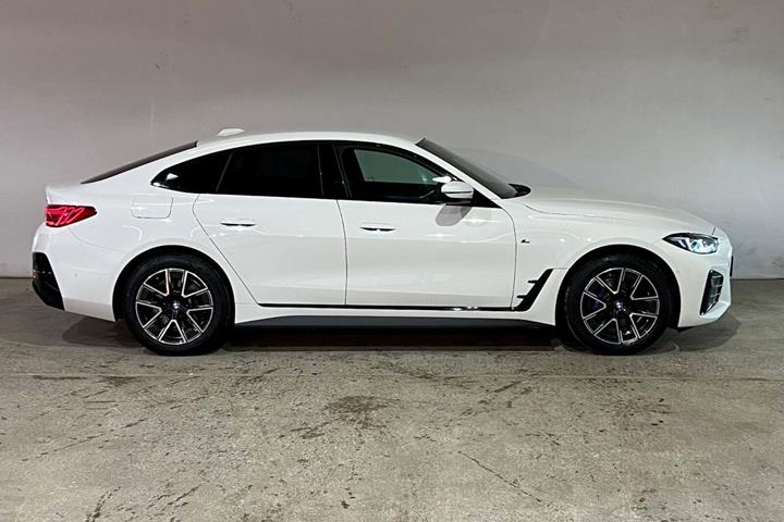 Hvid BMW i4 fra 2025