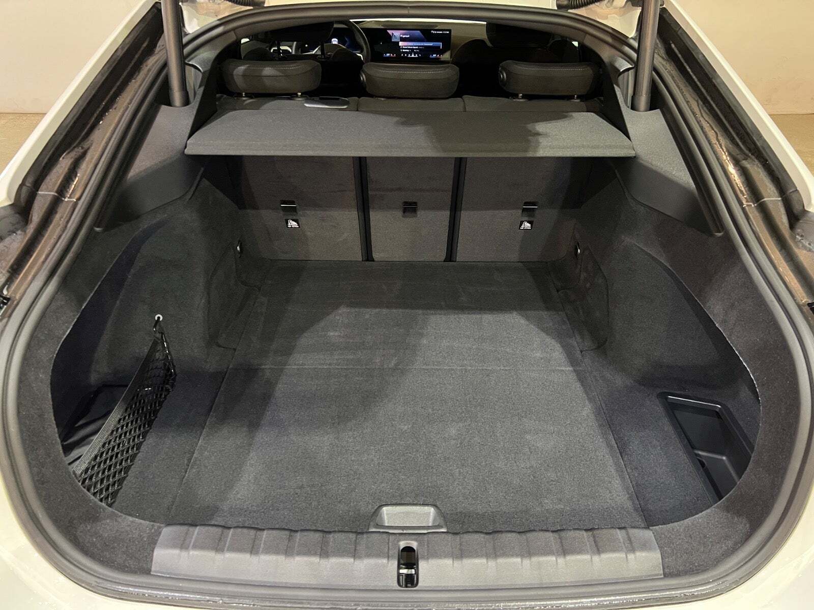 Hvid BMW i4 fra 2025