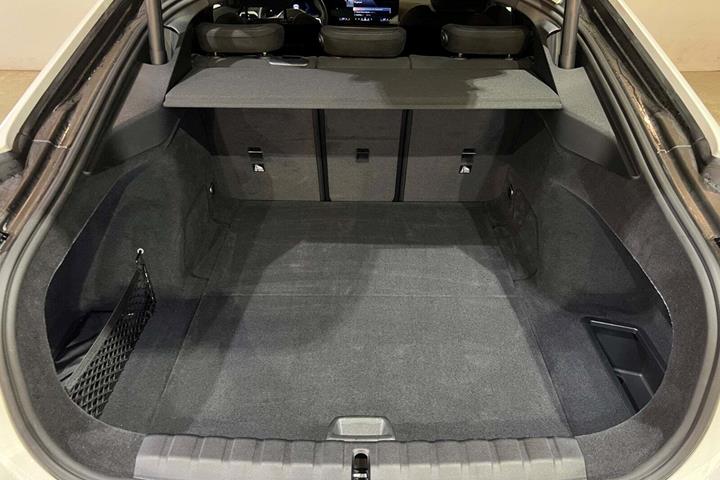 Hvid BMW i4 fra 2025