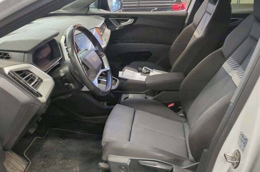 Hvid Audi Q4 e-tron fra 2023