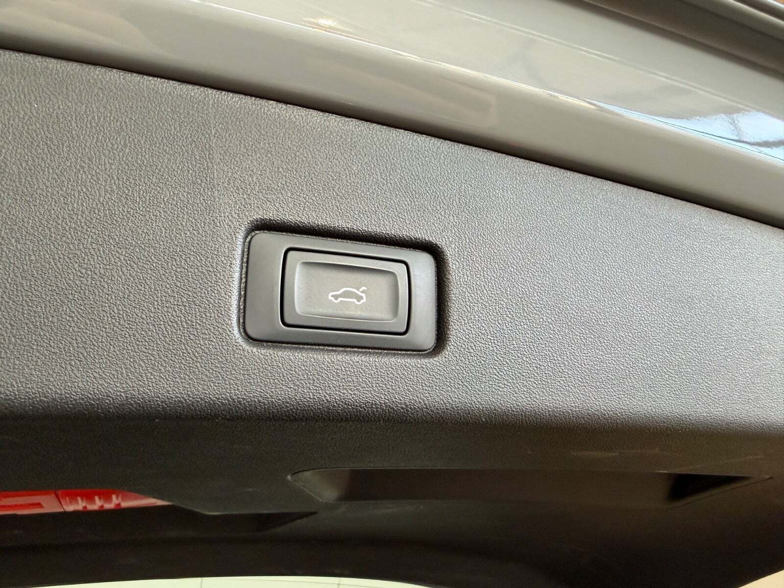 Grå Audi Q4 e-tron fra 2023