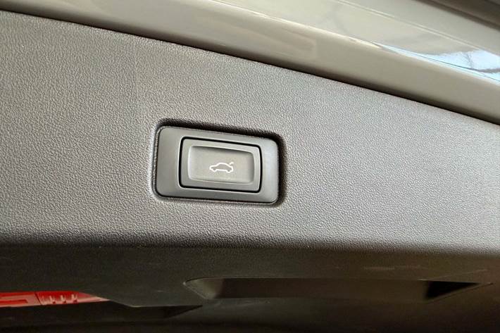 Grå Audi Q4 e-tron fra 2023