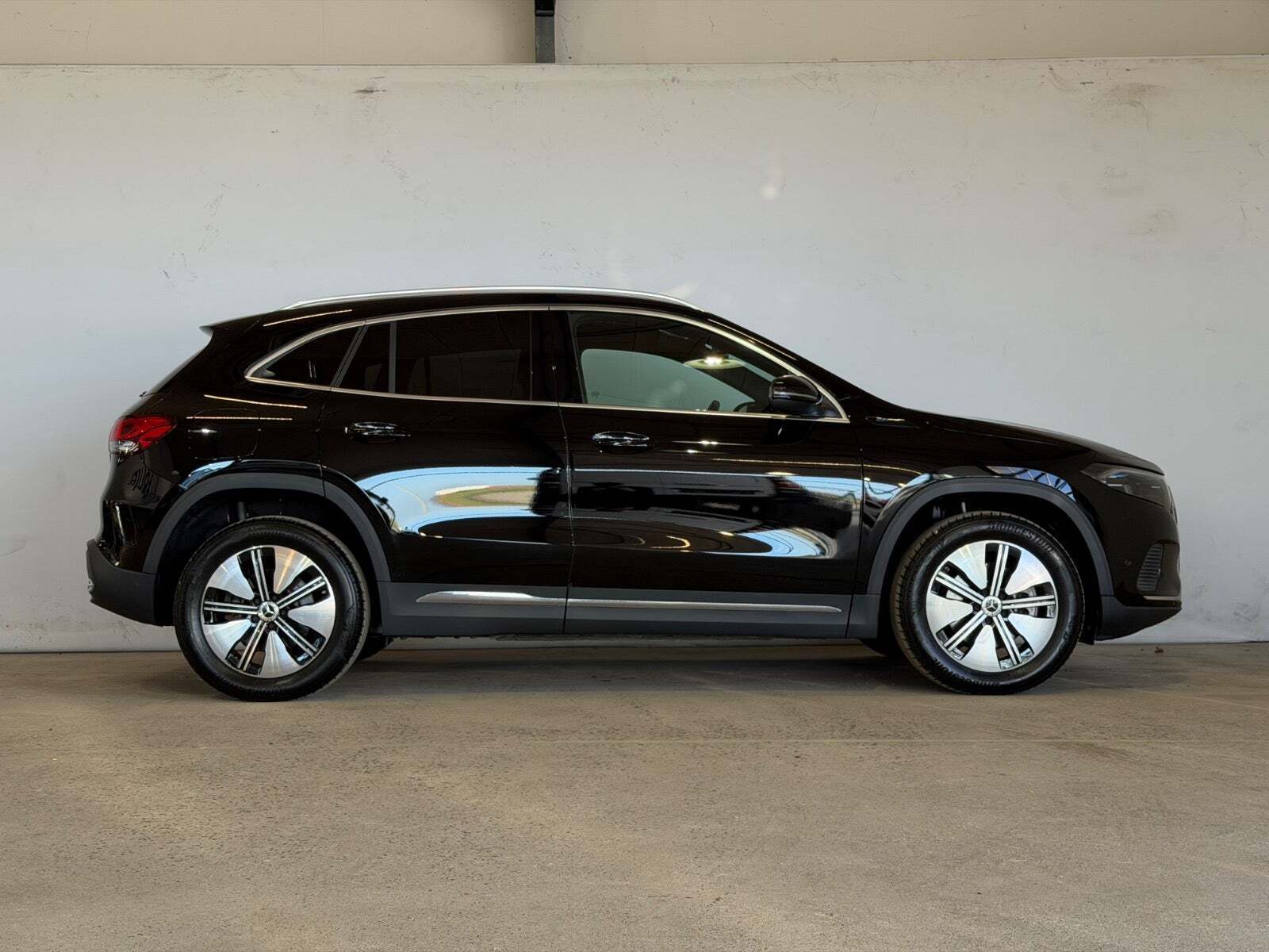 Mercedes EQA250 Electric Art