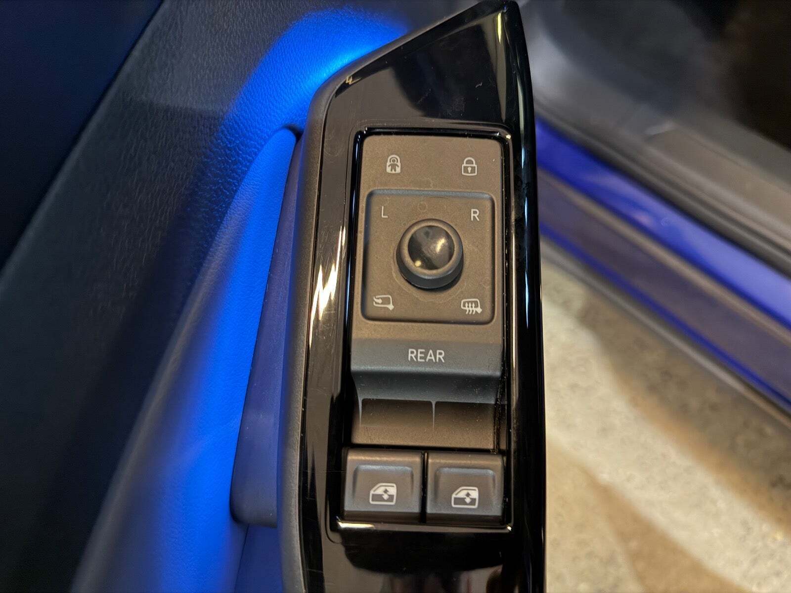 Blå VW ID.4 fra 2023